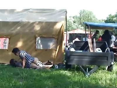 Cô gái trẻ cực đoan Staci Carr Fucks mình với một khổng lồ dưa phim set nhat ban moi nhat chuột trên cầu thang